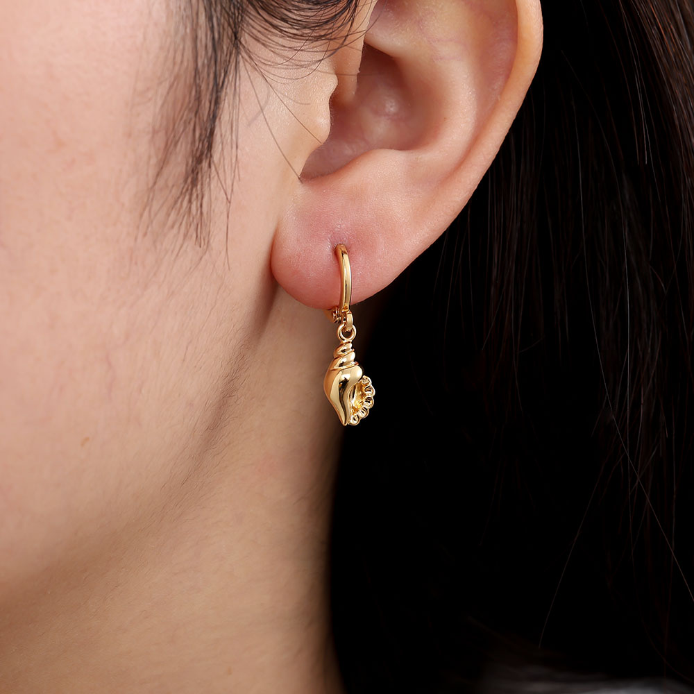 Vergoldete Ohrringe 2.7cm Conch