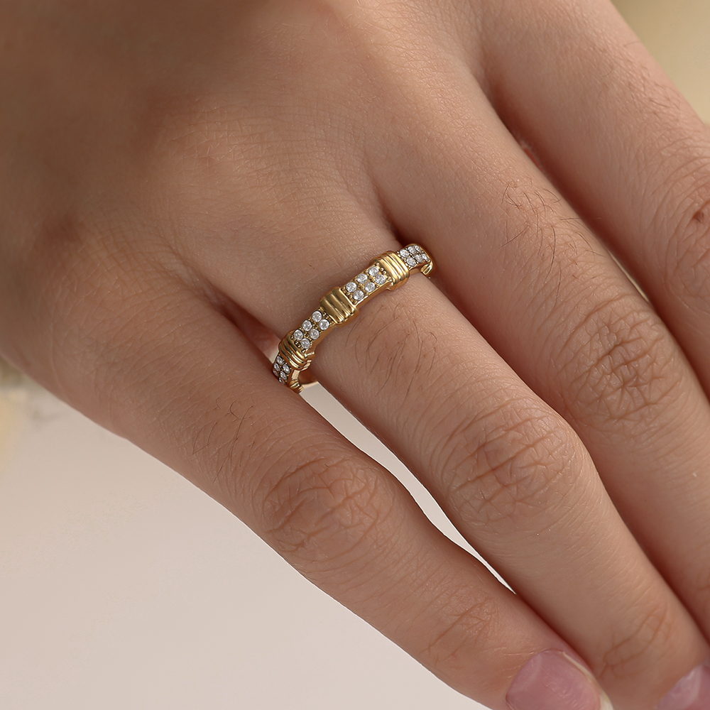 Edelstahl Ring Verstellbarer modernem Design mit Zirkonia  