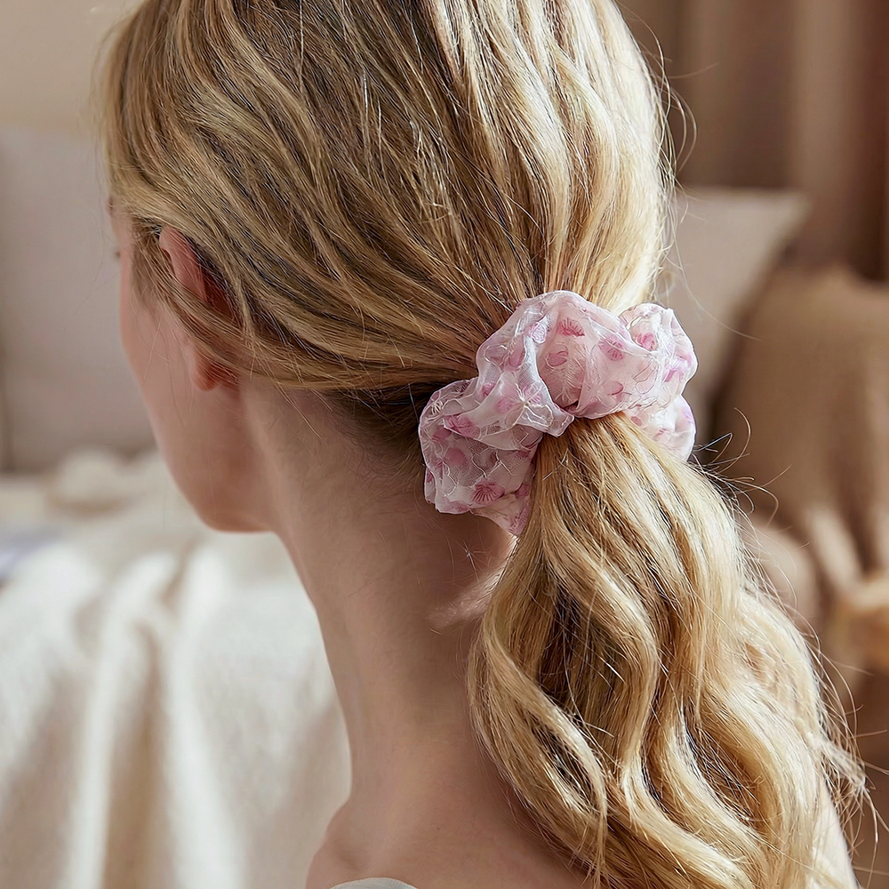 Kleine Blumen Scrunchie