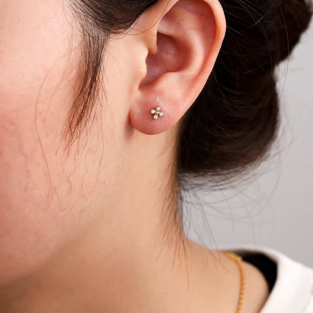 Edelstahl Piercing 4mm Mini Cross Diamond
