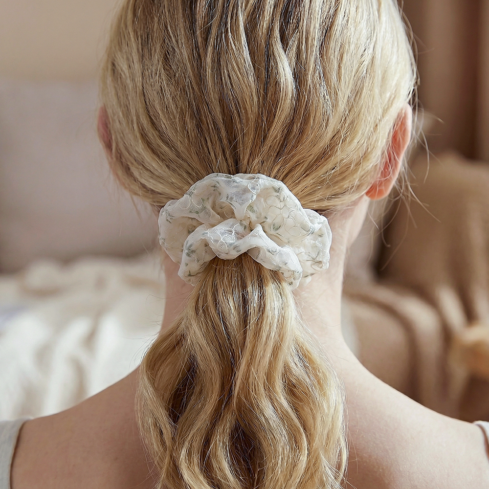 Kleine Blumen Scrunchie